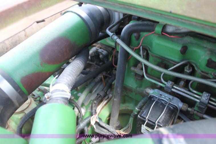 image for item F3326 1990 John Deere 9600 combine