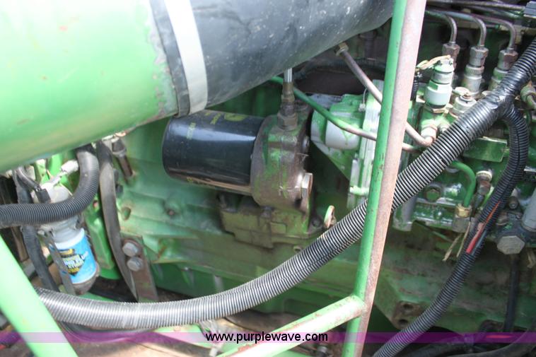 image for item F3326 1990 John Deere 9600 combine