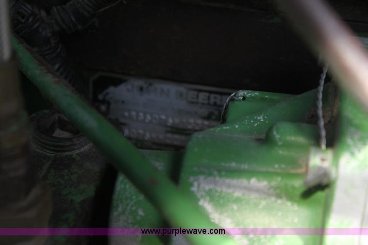 image for item F3326 1990 John Deere 9600 combine