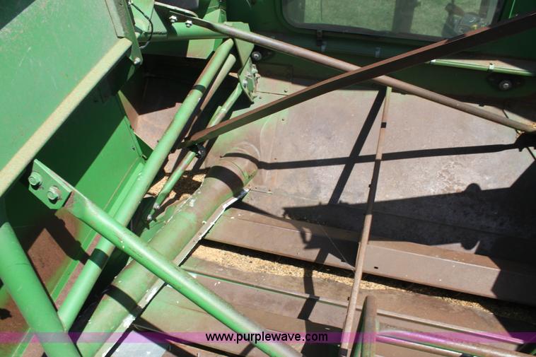 image for item F3326 1990 John Deere 9600 combine