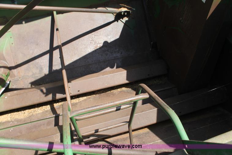 image for item F3326 1990 John Deere 9600 combine