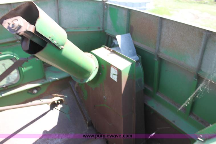 image for item F3326 1990 John Deere 9600 combine