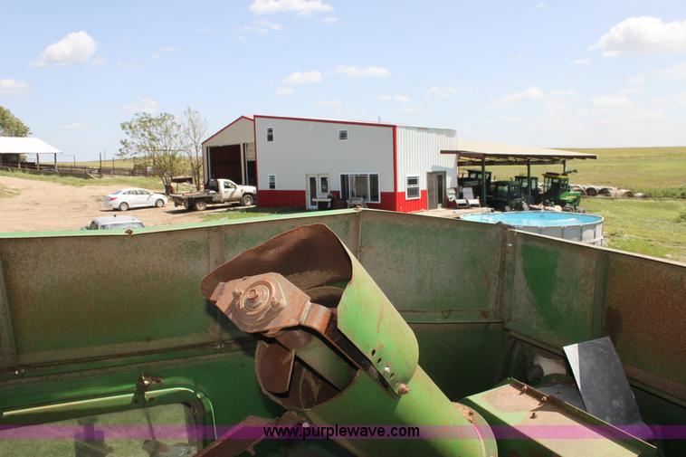 image for item F3326 1990 John Deere 9600 combine