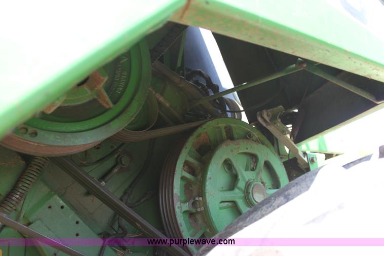 image for item F3326 1990 John Deere 9600 combine