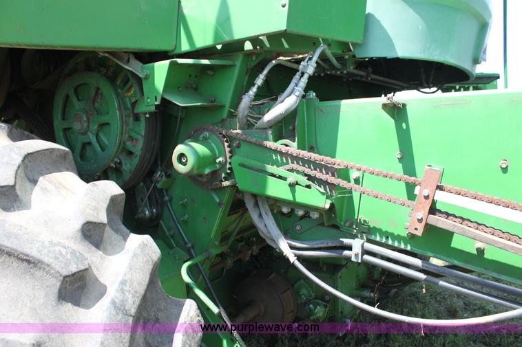 image for item F3326 1990 John Deere 9600 combine