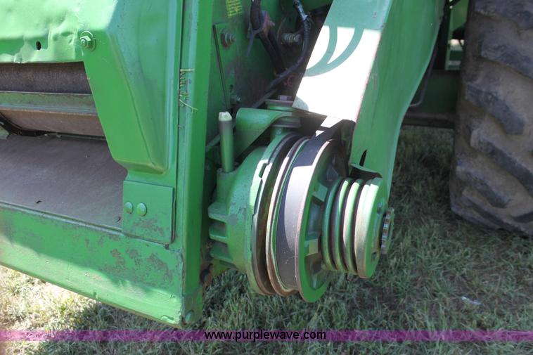 image for item F3326 1990 John Deere 9600 combine