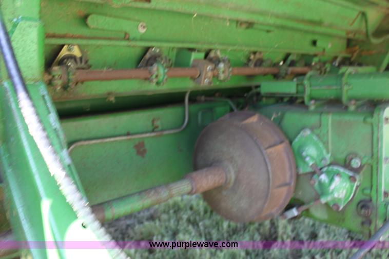 image for item F3326 1990 John Deere 9600 combine