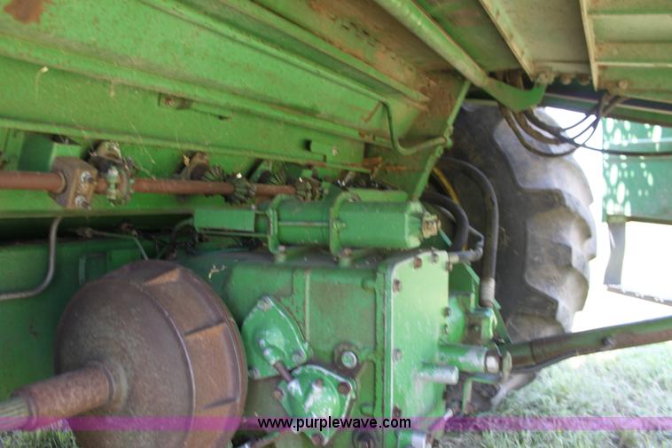 image for item F3326 1990 John Deere 9600 combine