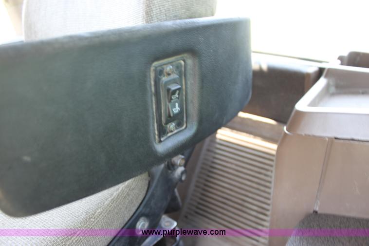 image for item F3327 1999 John Deere 7710 MFWD tractor