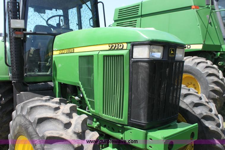 image for item F3327 1999 John Deere 7710 MFWD tractor