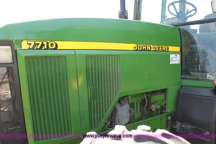 image for item F3327 1999 John Deere 7710 MFWD tractor