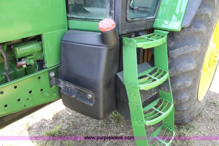 image for item F3327 1999 John Deere 7710 MFWD tractor
