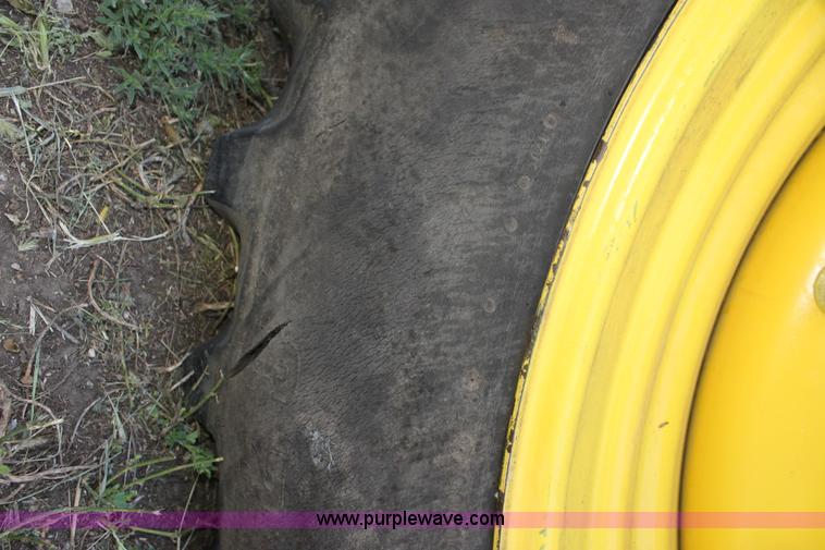 image for item F3327 1999 John Deere 7710 MFWD tractor