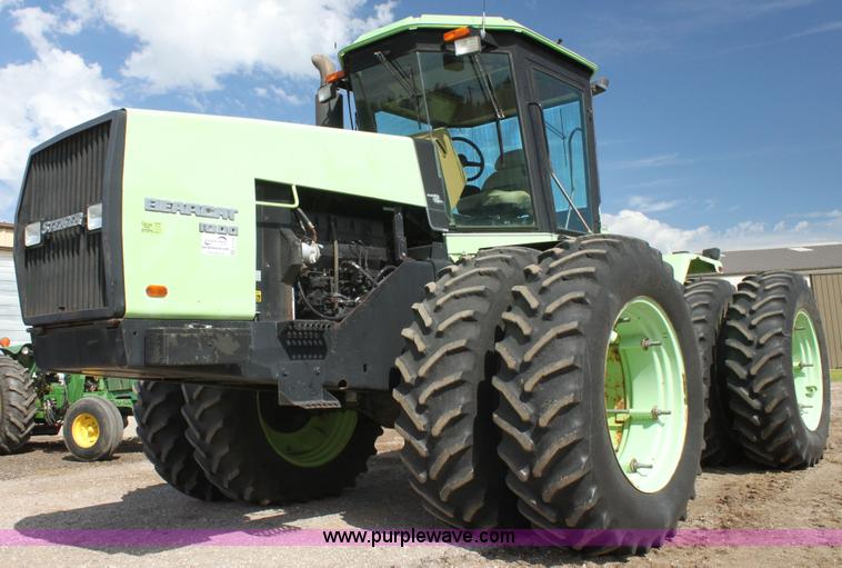 image for item F3338 1986 Steiger Bearcat 1000 4WD tractor