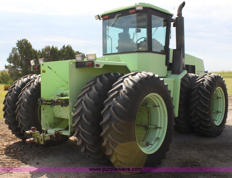 image for item F3338 1986 Steiger Bearcat 1000 4WD tractor