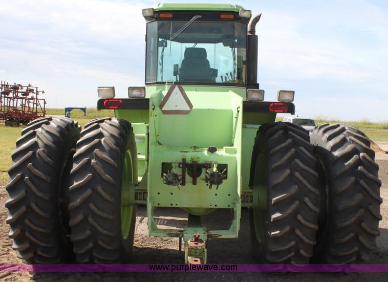 image for item F3338 1986 Steiger Bearcat 1000 4WD tractor