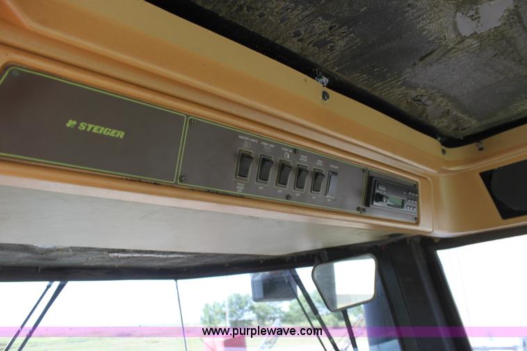 image for item F3338 1986 Steiger Bearcat 1000 4WD tractor