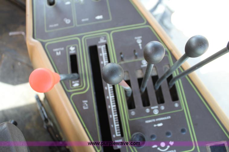 image for item F3338 1986 Steiger Bearcat 1000 4WD tractor