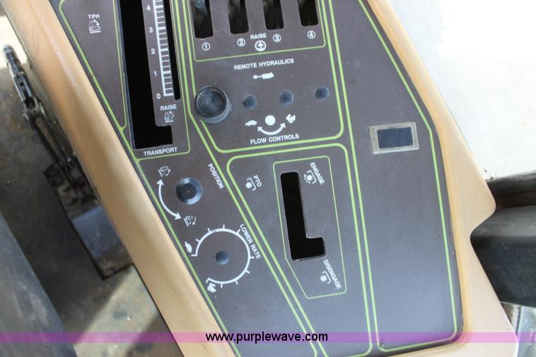 image for item F3338 1986 Steiger Bearcat 1000 4WD tractor