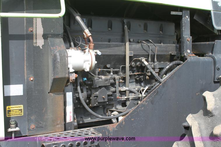 image for item F3338 1986 Steiger Bearcat 1000 4WD tractor