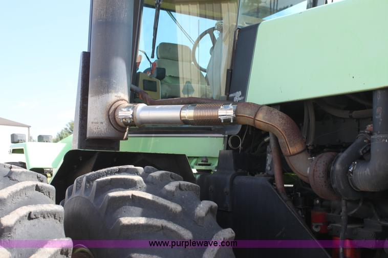 image for item F3338 1986 Steiger Bearcat 1000 4WD tractor