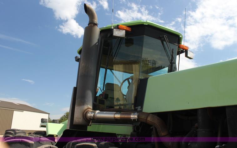 image for item F3338 1986 Steiger Bearcat 1000 4WD tractor