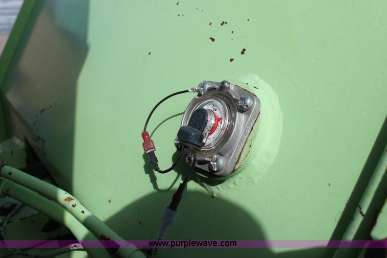 image for item F3338 1986 Steiger Bearcat 1000 4WD tractor