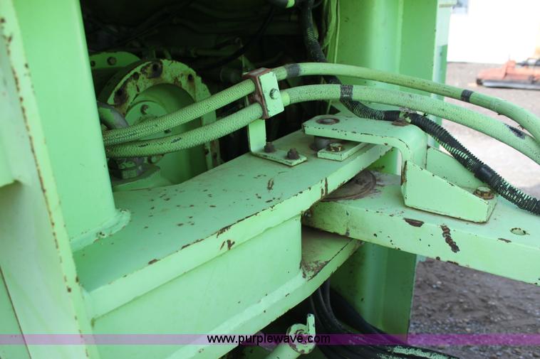 image for item F3338 1986 Steiger Bearcat 1000 4WD tractor
