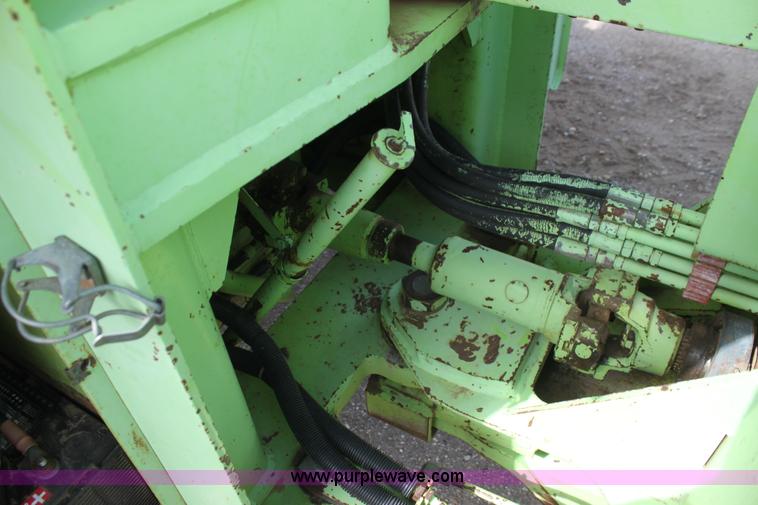 image for item F3338 1986 Steiger Bearcat 1000 4WD tractor