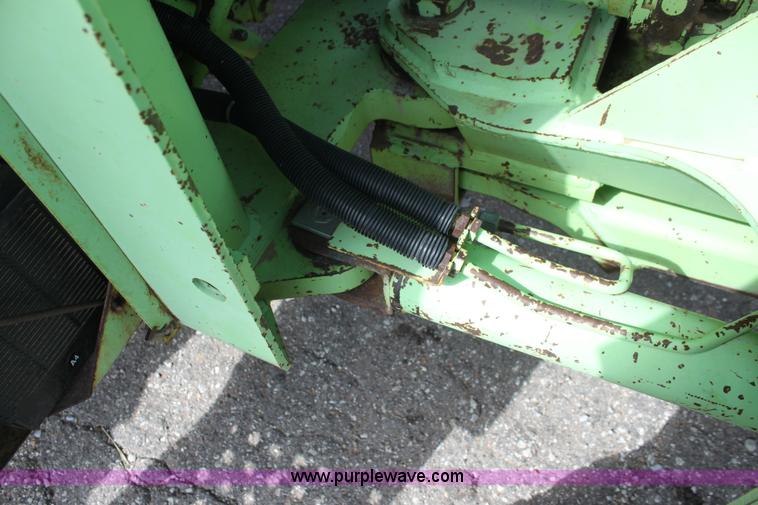 image for item F3338 1986 Steiger Bearcat 1000 4WD tractor