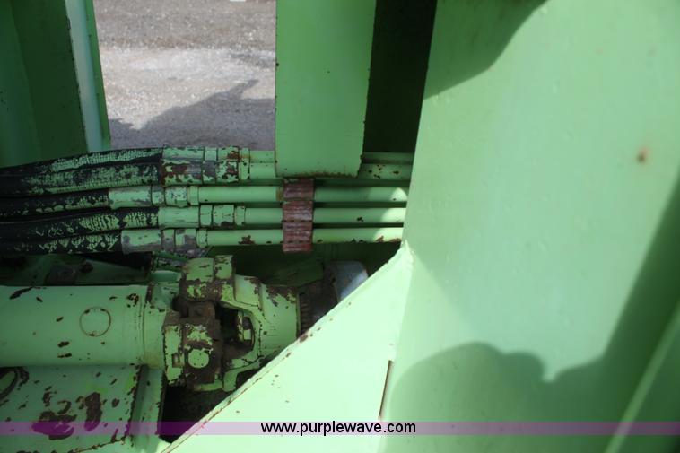 image for item F3338 1986 Steiger Bearcat 1000 4WD tractor