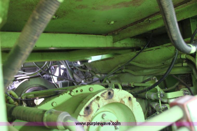 image for item F3338 1986 Steiger Bearcat 1000 4WD tractor