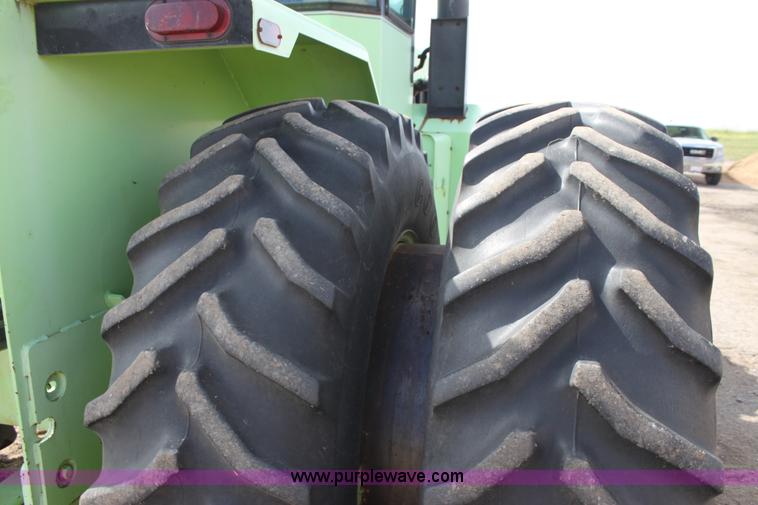 image for item F3338 1986 Steiger Bearcat 1000 4WD tractor