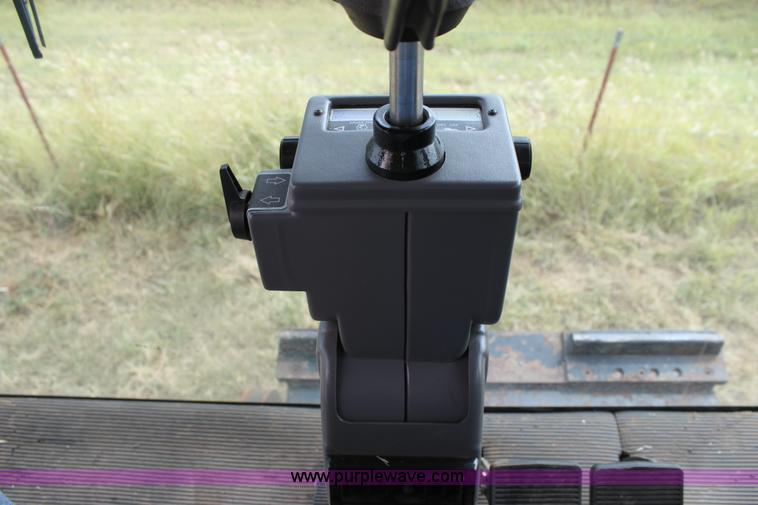 image for item F3342 2001 Gleaner R72 RWA combine