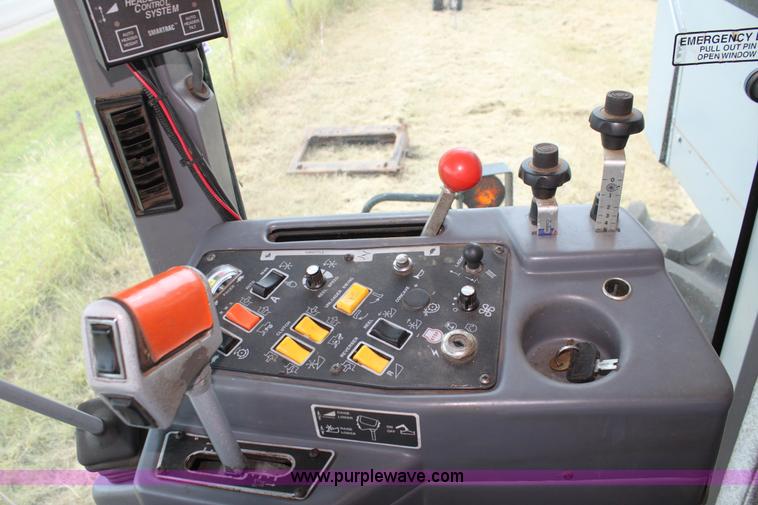 image for item F3342 2001 Gleaner R72 RWA combine