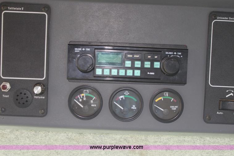 image for item F3342 2001 Gleaner R72 RWA combine