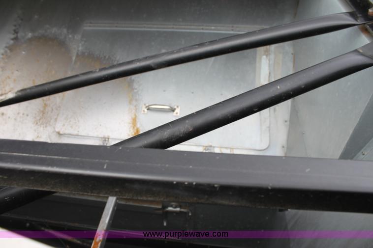 image for item F3342 2001 Gleaner R72 RWA combine