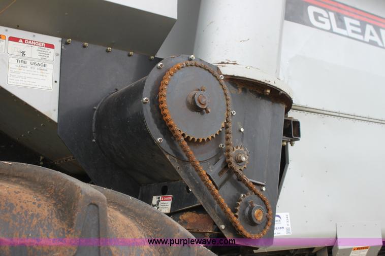 image for item F3342 2001 Gleaner R72 RWA combine