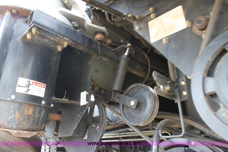 image for item F3342 2001 Gleaner R72 RWA combine