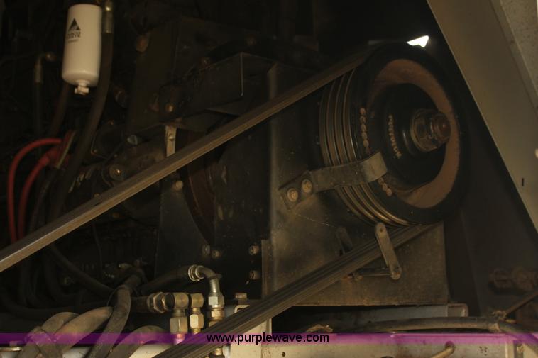 image for item F3342 2001 Gleaner R72 RWA combine