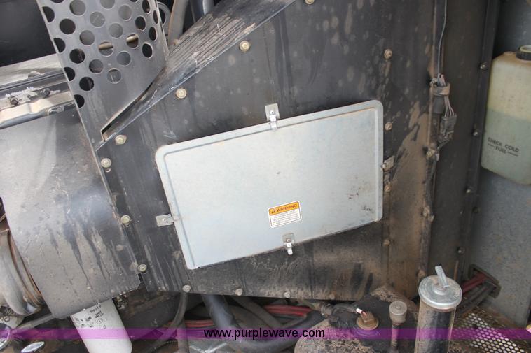 image for item F3342 2001 Gleaner R72 RWA combine