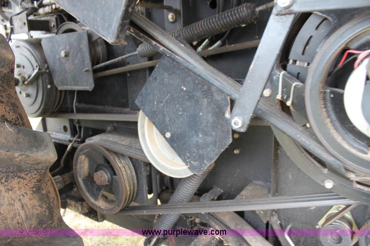 image for item F3342 2001 Gleaner R72 RWA combine