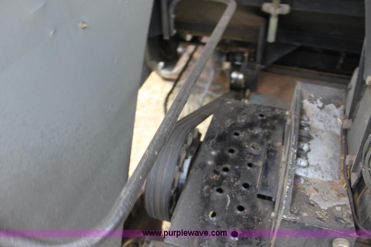 image for item F3342 2001 Gleaner R72 RWA combine