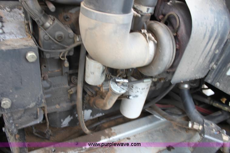 image for item F3342 2001 Gleaner R72 RWA combine