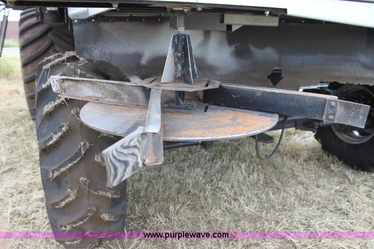 image for item F3342 2001 Gleaner R72 RWA combine