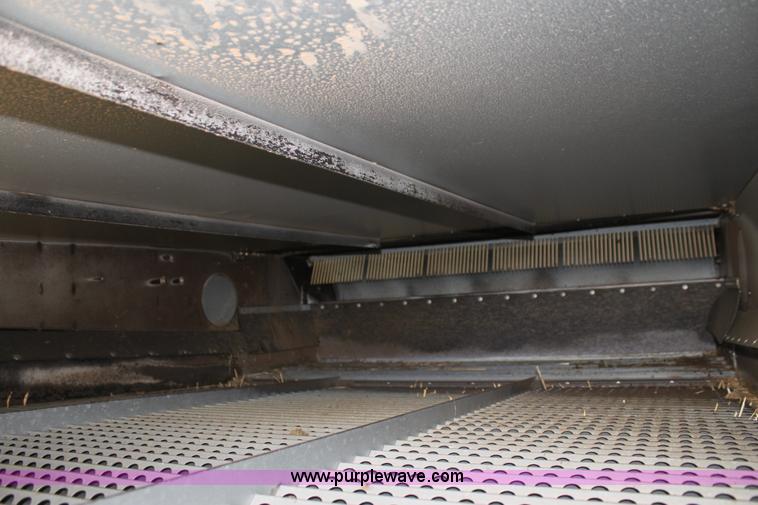 image for item F3342 2001 Gleaner R72 RWA combine