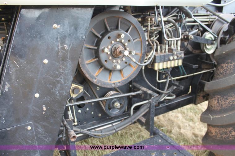 image for item F3342 2001 Gleaner R72 RWA combine