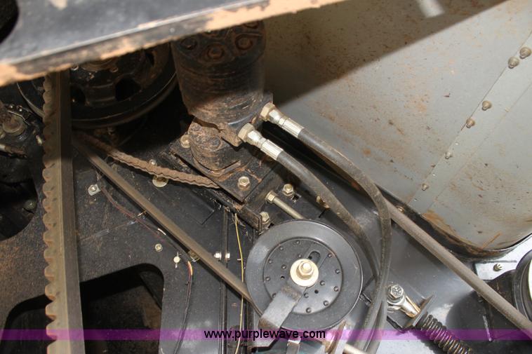 image for item F3342 2001 Gleaner R72 RWA combine