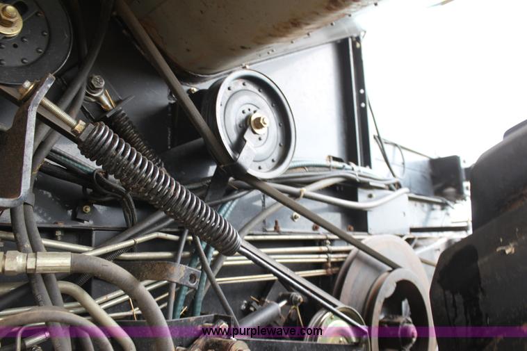 image for item F3342 2001 Gleaner R72 RWA combine