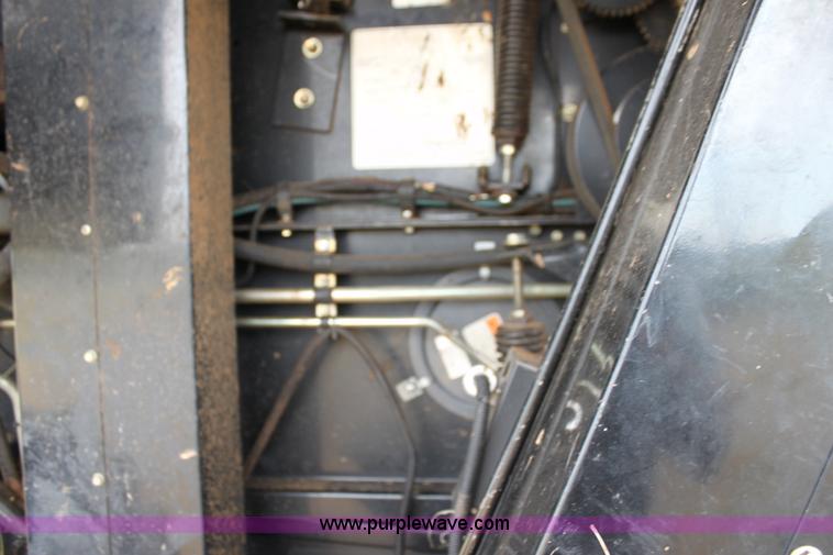 image for item F3342 2001 Gleaner R72 RWA combine